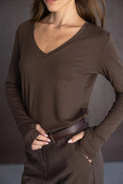 חולצה חומה לנשים עם שרוול ארוך ומפתח וי, אופנה אלגנטית לנערות