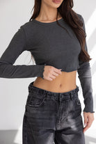 חולצת קרופ ארוכה בצבע אפור וג'ינס כהה לנשים, אופנה לנערות בסגנון יומיומי