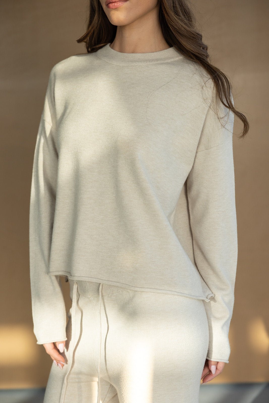 סט חליפת נשים טרנדי בגוון בז', סווטשירט ארוך ומכנסי ג'וגר מבד רך, אופנה לנשים