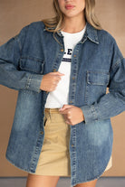 חולצת ג'ינס אופנתית לנשים עם כיסים, טי שירט לבנה וחצאית בז', אופנת נשים קז'ואל