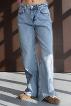 ג'ינס נשים בגזרה רחבה בצבע תכלת עם מותן גבוהה, אופנת קז'ואל לנערות