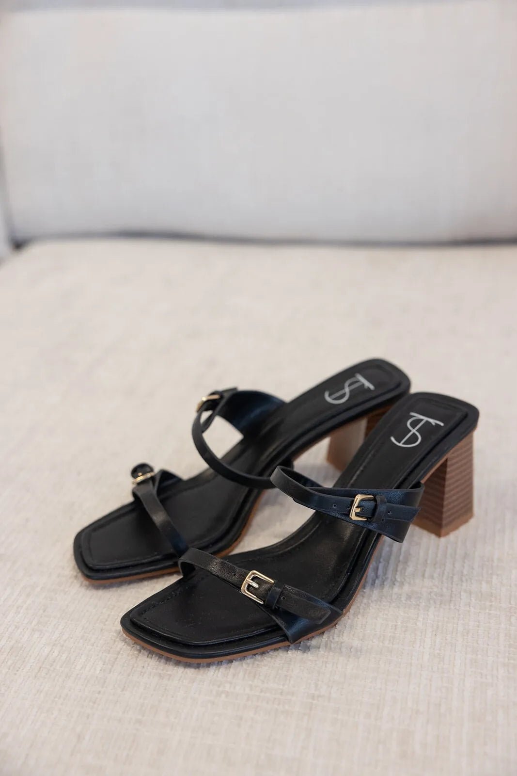 סנדל עקב קתרין שחור TwentySix 