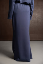 חצאית מקסי כחולה חלקה לנשים, בד דק וגזרה ארוכה מחמיאה, אופנת נשים עכשווית