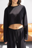 סט טרנינג נשים שחור, חולצת קרופ ארוכה ומכנסיים, אופנה לנערות