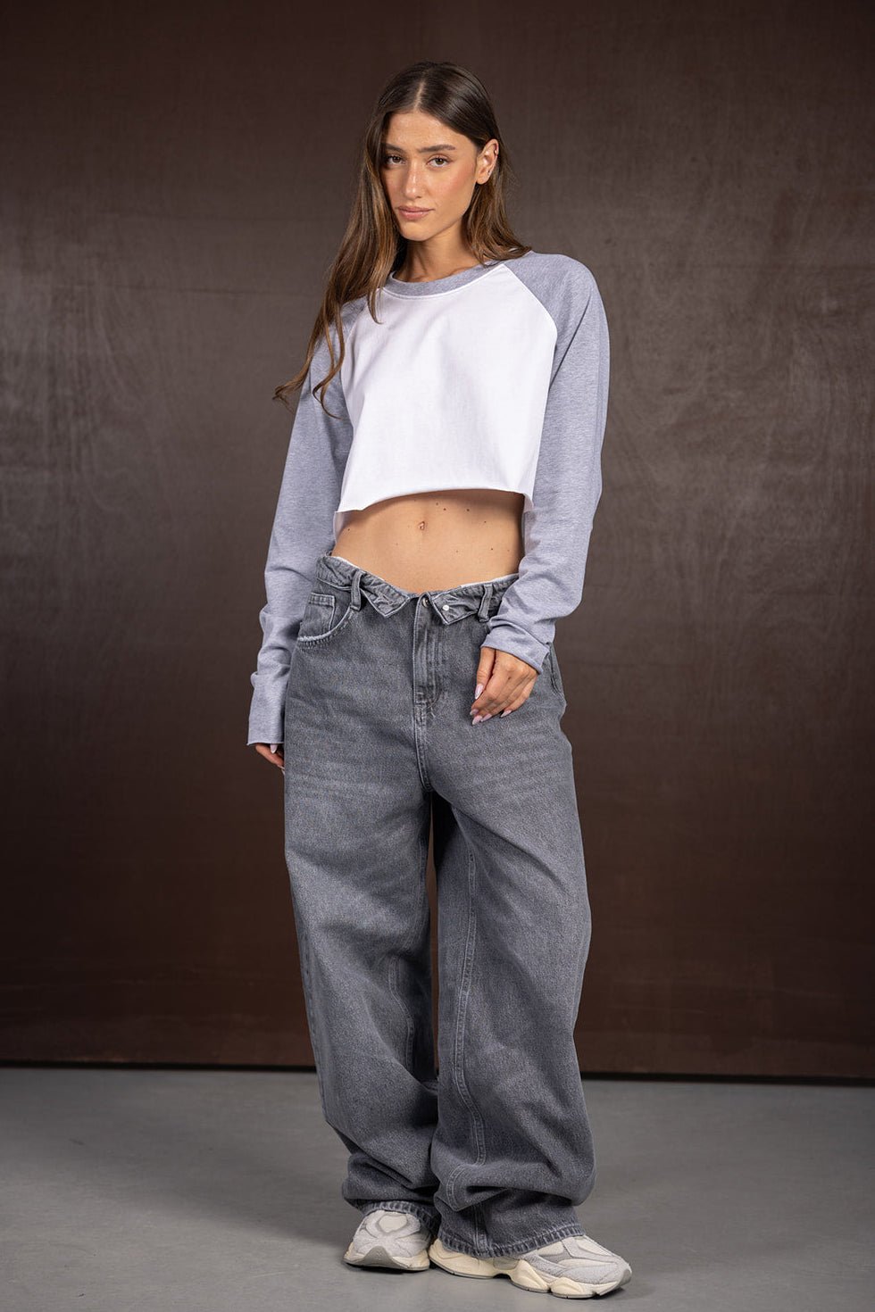 חולצת קרופ ג'סי | אפורה - TwentySix