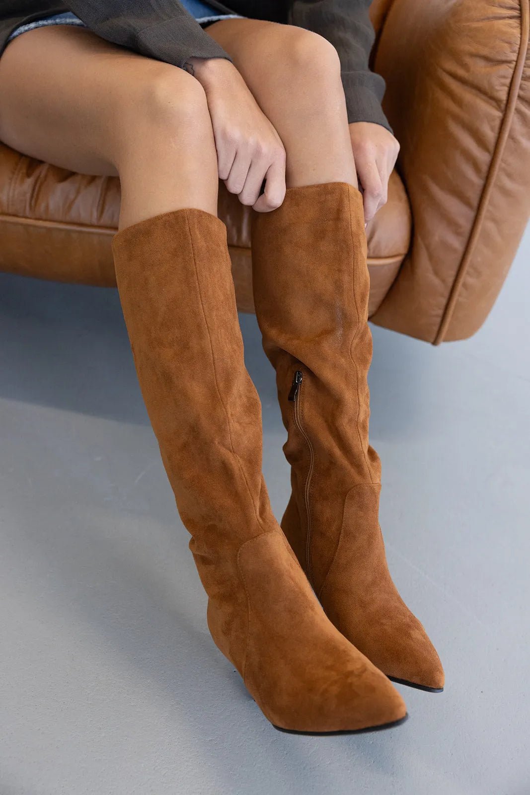 מגפיים גבוהות לנשים זמש חום, עקב שטוח, אופנת חורף, טרנדי לנערות