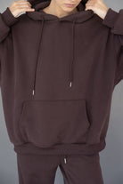 קפוצ’ון נשים חום אופנתי בעיצוב רחב עם כיס קדמי וחוטי קשירה, סט לבוש קז'ואל לנשים