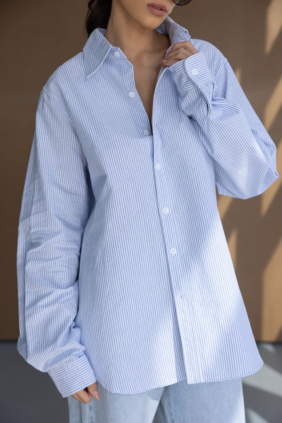 חולצה מכופתרת רחבה לנשים, פסים כחול-לבן, אופנה צעירה וטרנדית