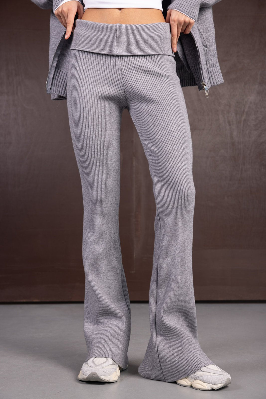 מכנסי נשים מחויטים סריג אפור בגזרה רחבה, מתאימים לאופנת סתיו חורף