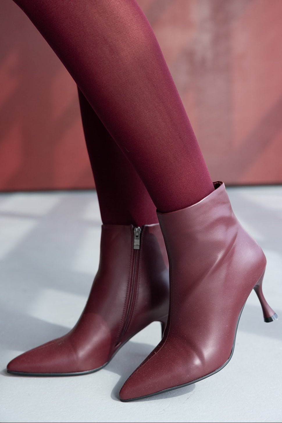 מגפוני עקב נשים בורדו עם חרטום שפיץ, נעלי אופנה חורף לנשים ונערות